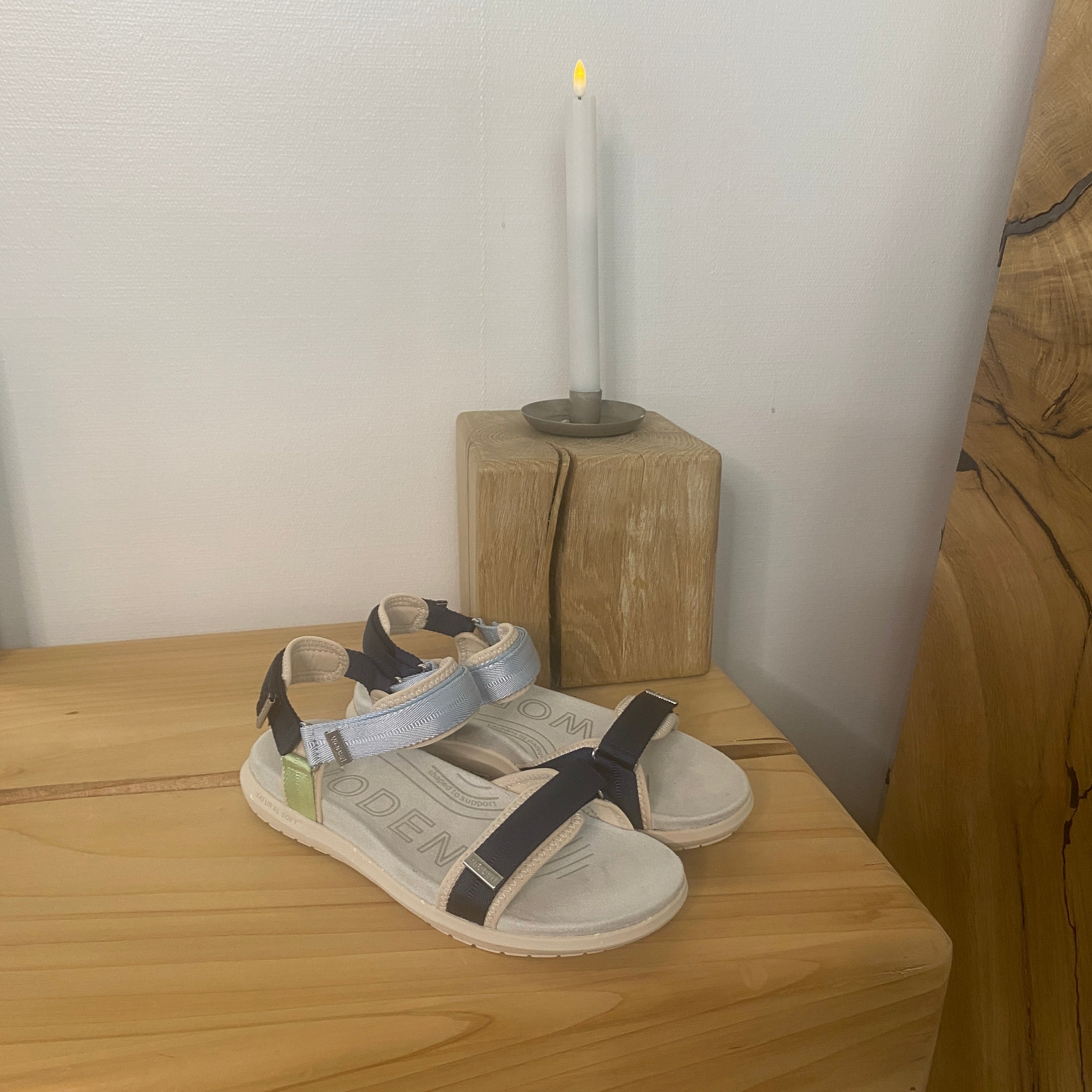 Woden sandal Moonstone Multi – Let & støttende i blå, grønne & beige nuancer