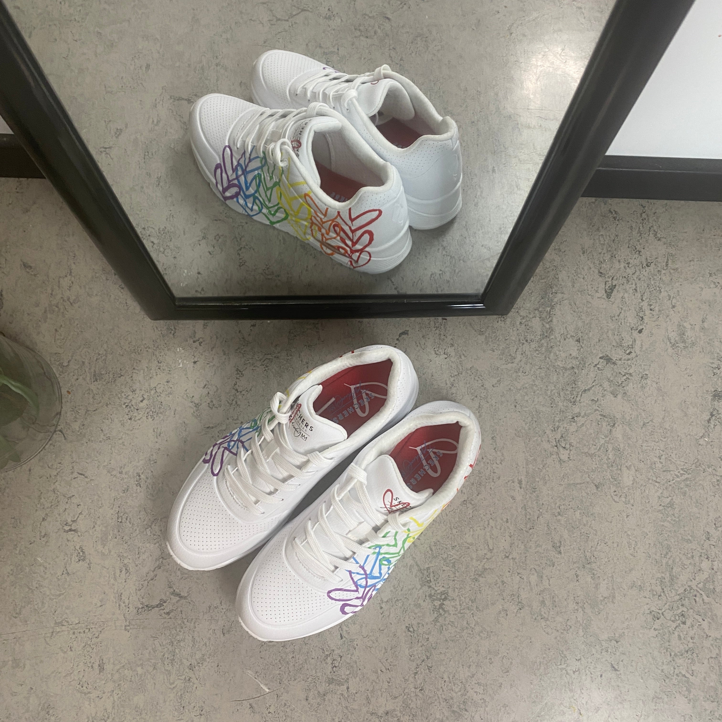 Skechers Street™ x JGoldcrown: UNO – Hjertesko