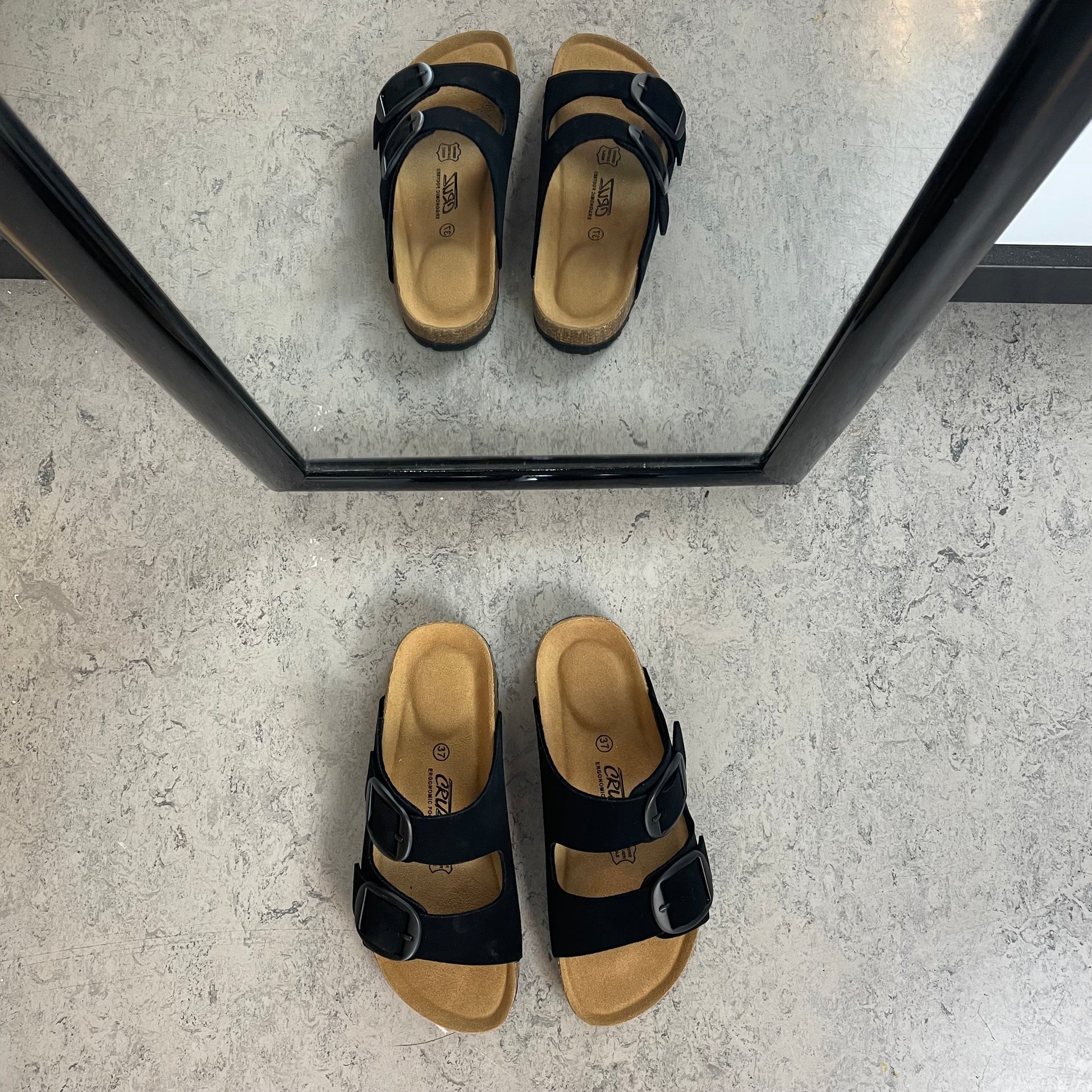 Cruz sandal med justerbar pasform - Sort