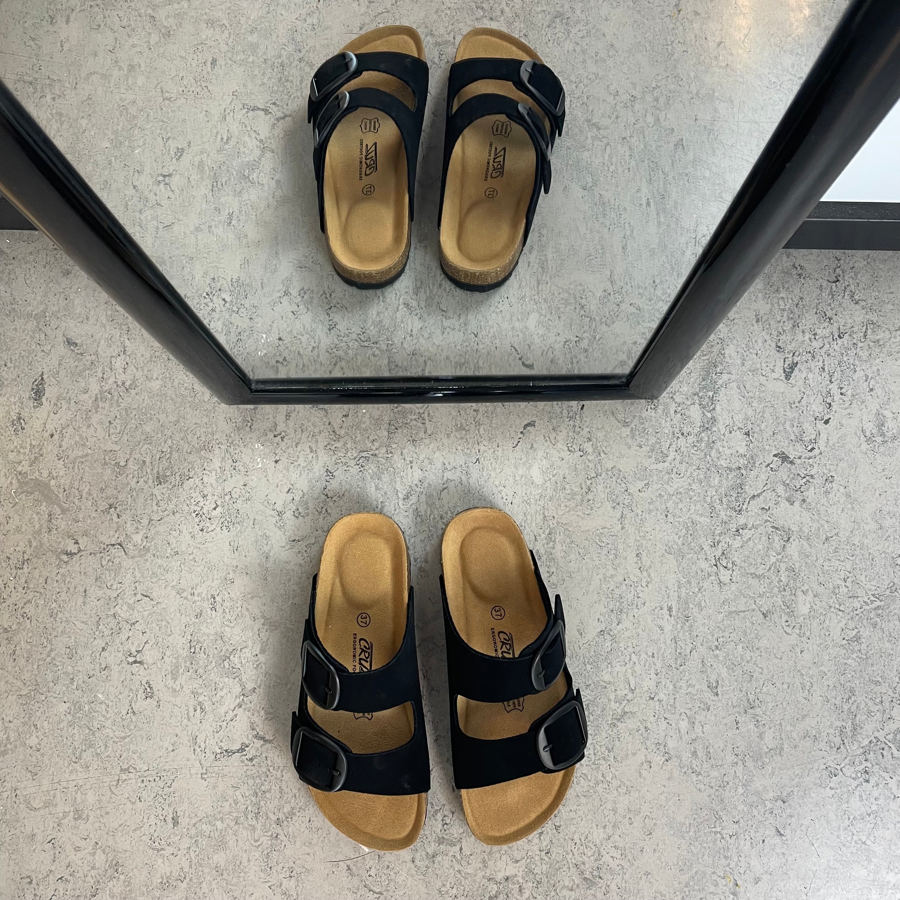 Cruz sandal med justerbar pasform - Sort