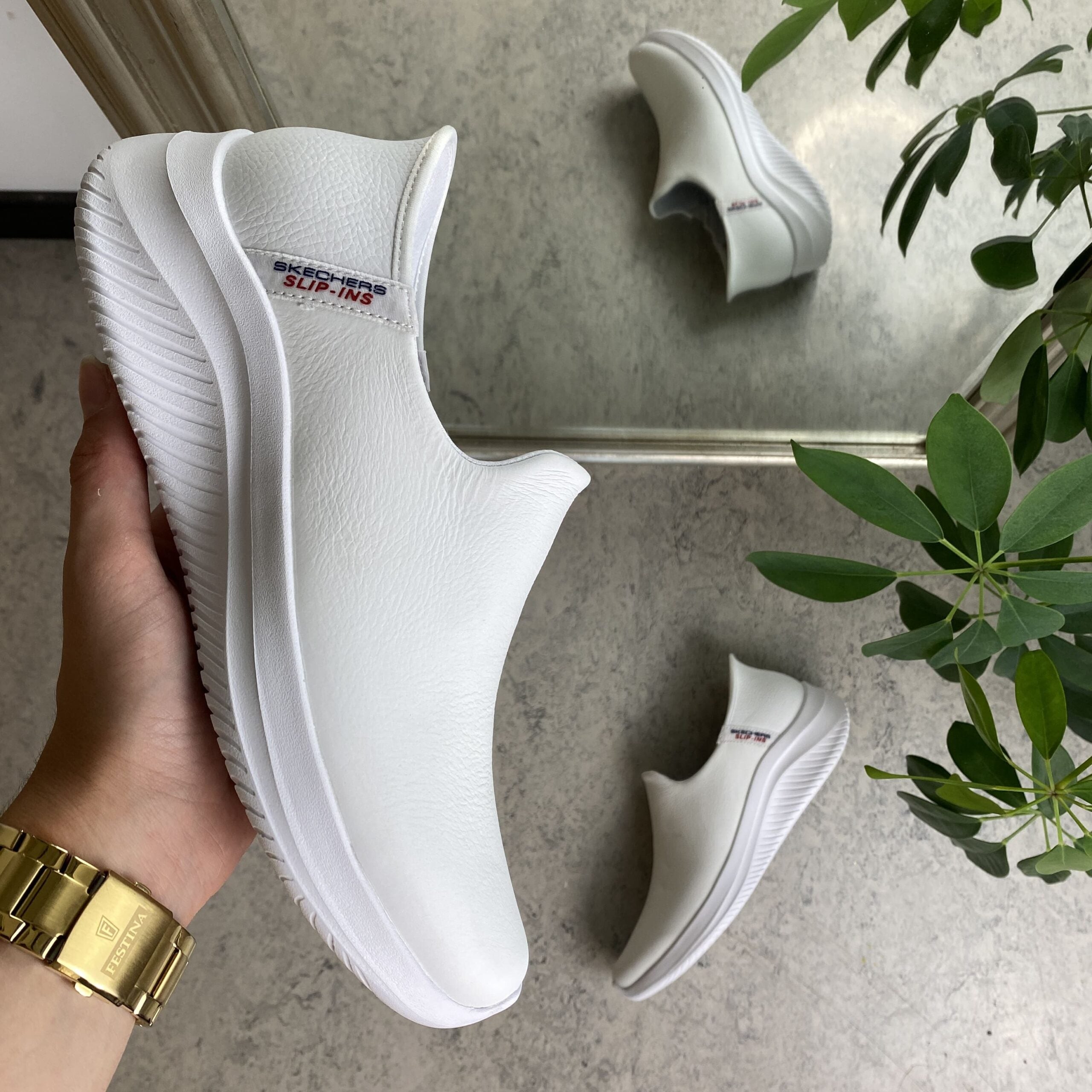 Hvid skind slip-in sko fra Skechers