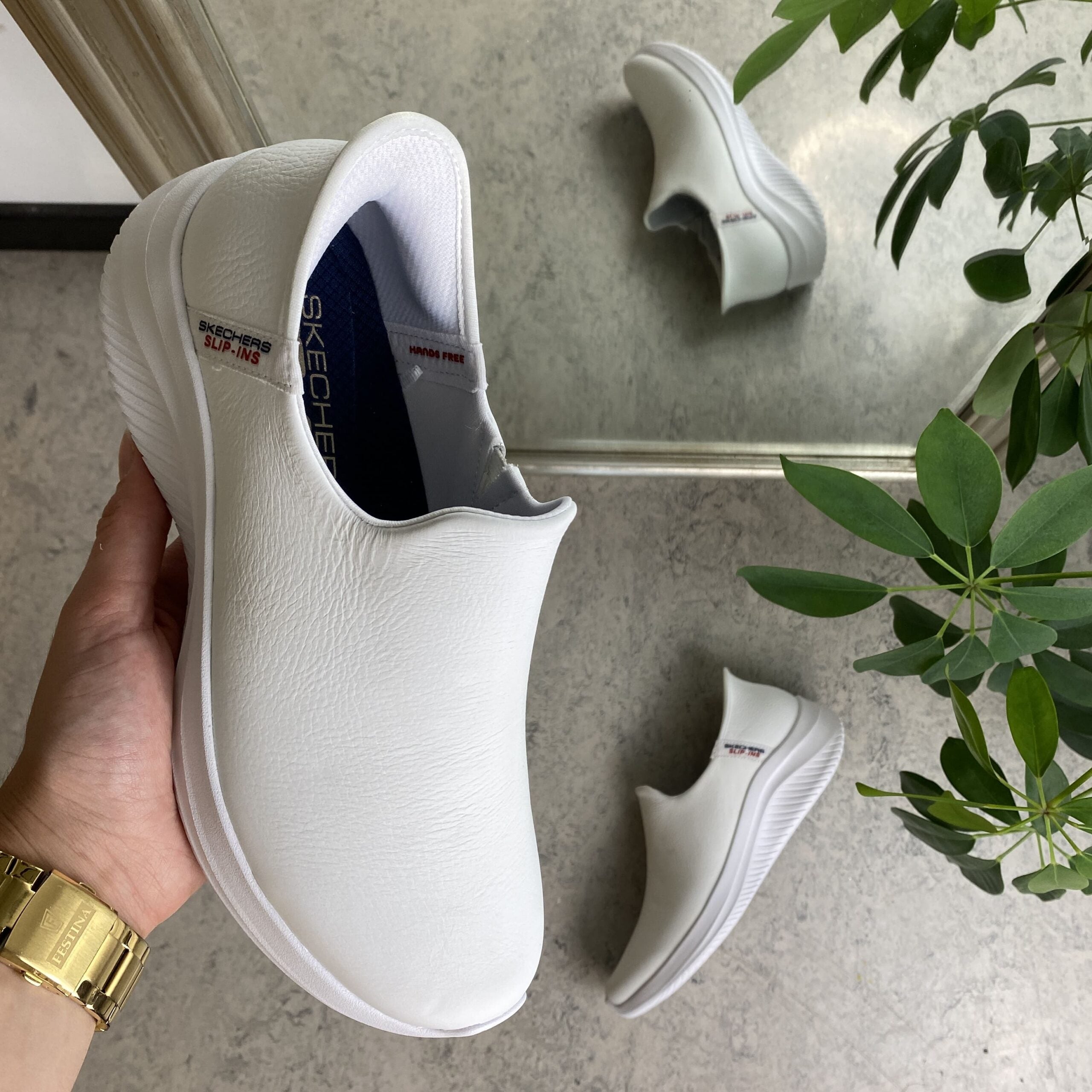 Hvid skind slip-in sko fra Skechers