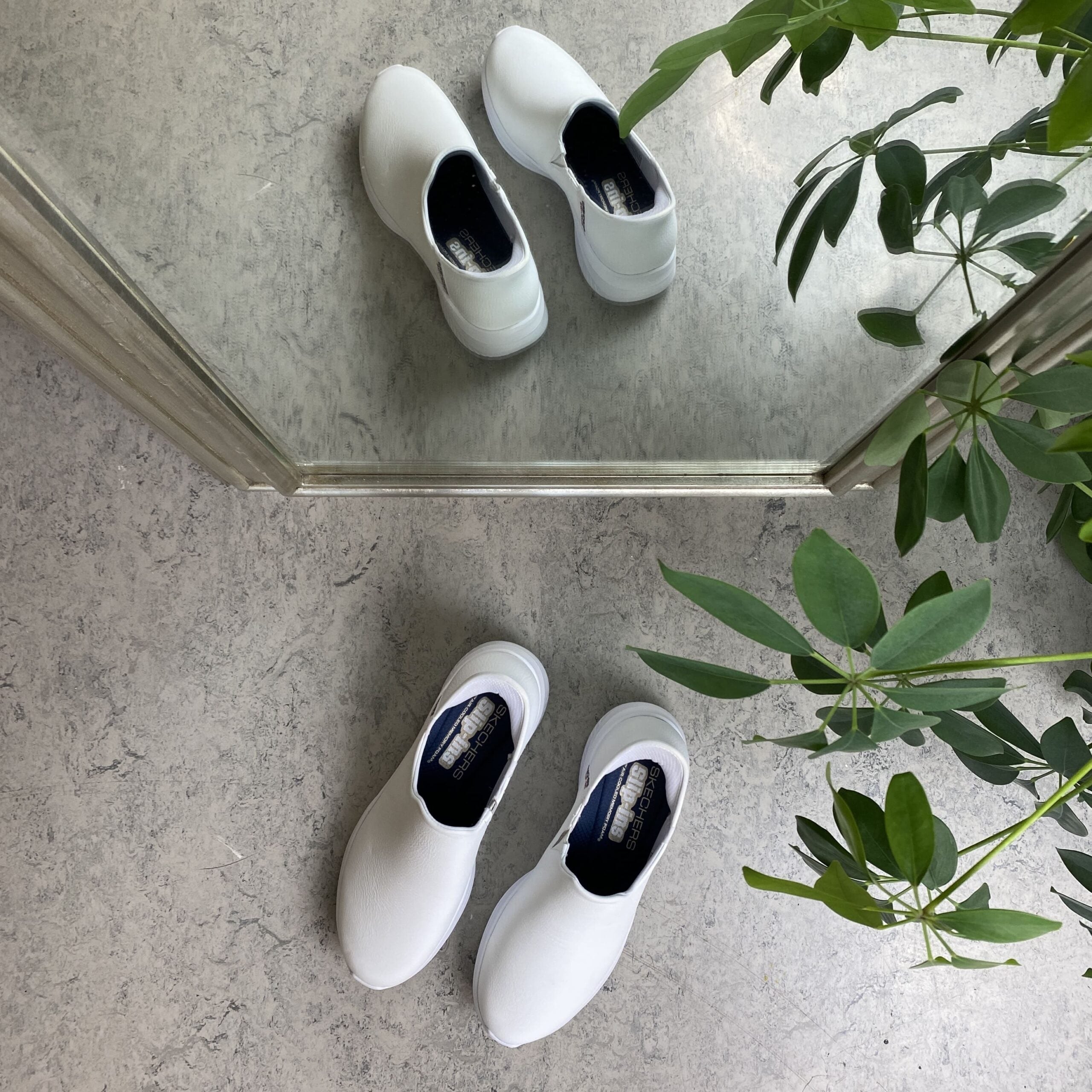 Hvid skind slip-in sko fra Skechers