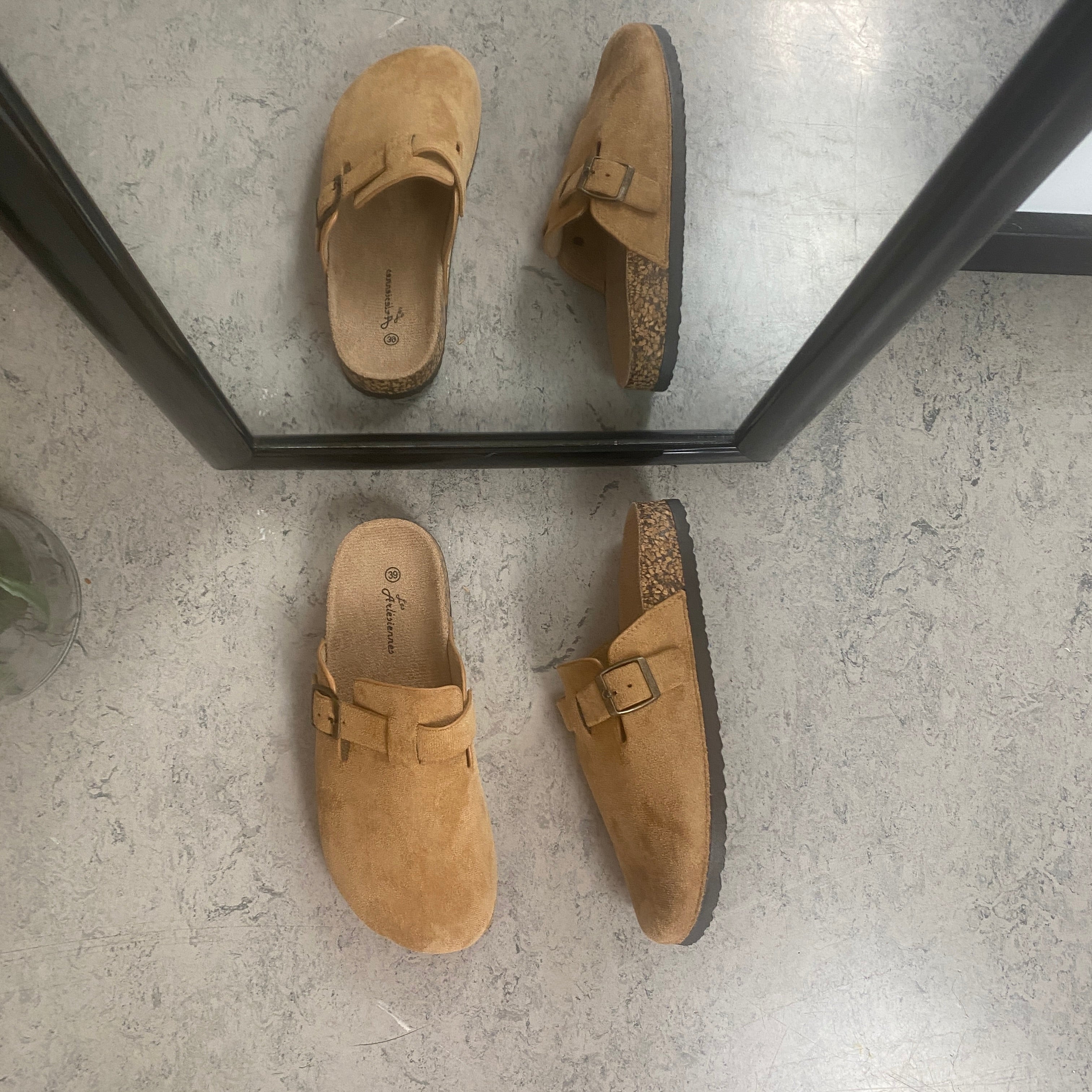 Lys brun slip on sandal i tekstil – let & naturlig model