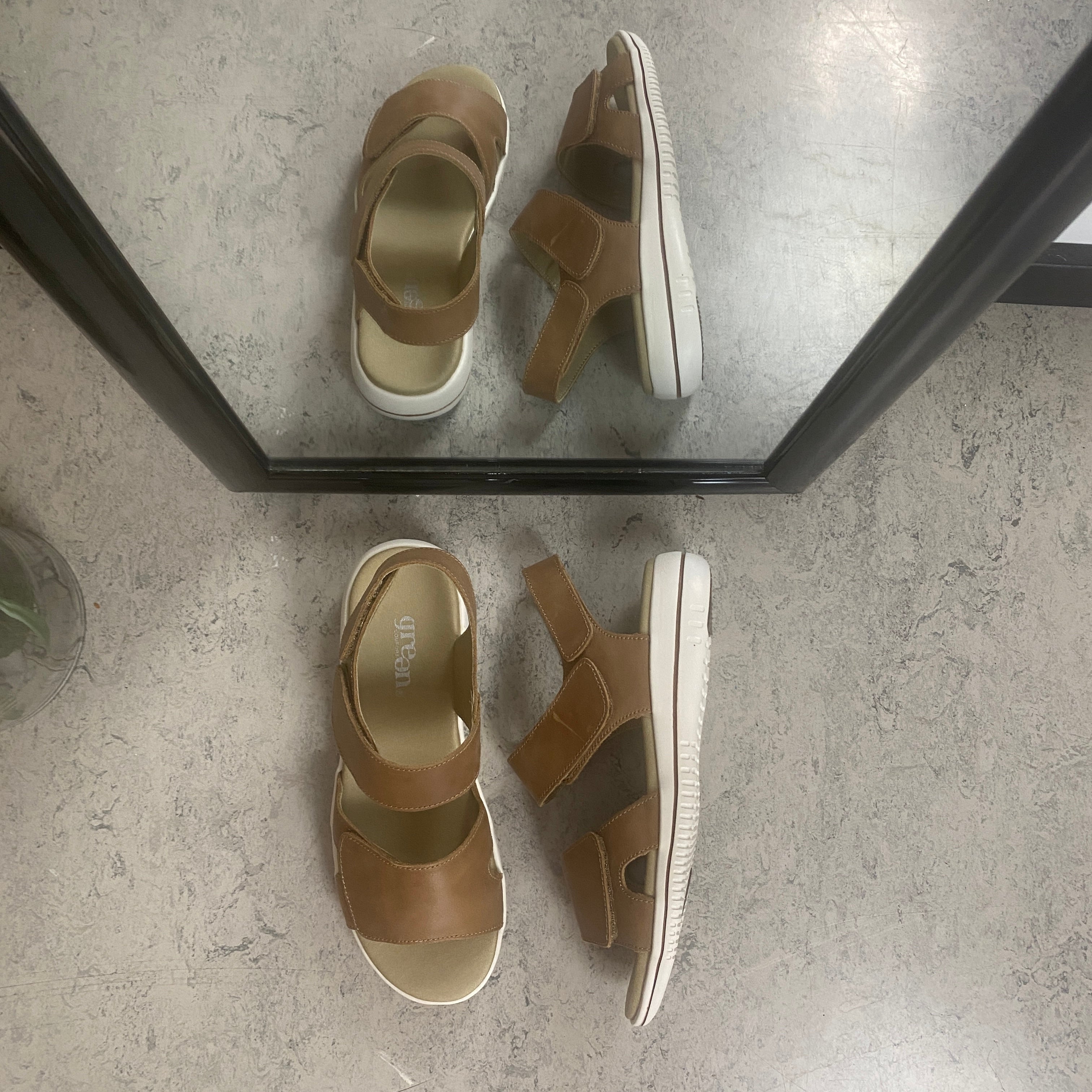 Green Comfort Leaf sandal – lys brun sandal i skind med svangstøtte & velcro