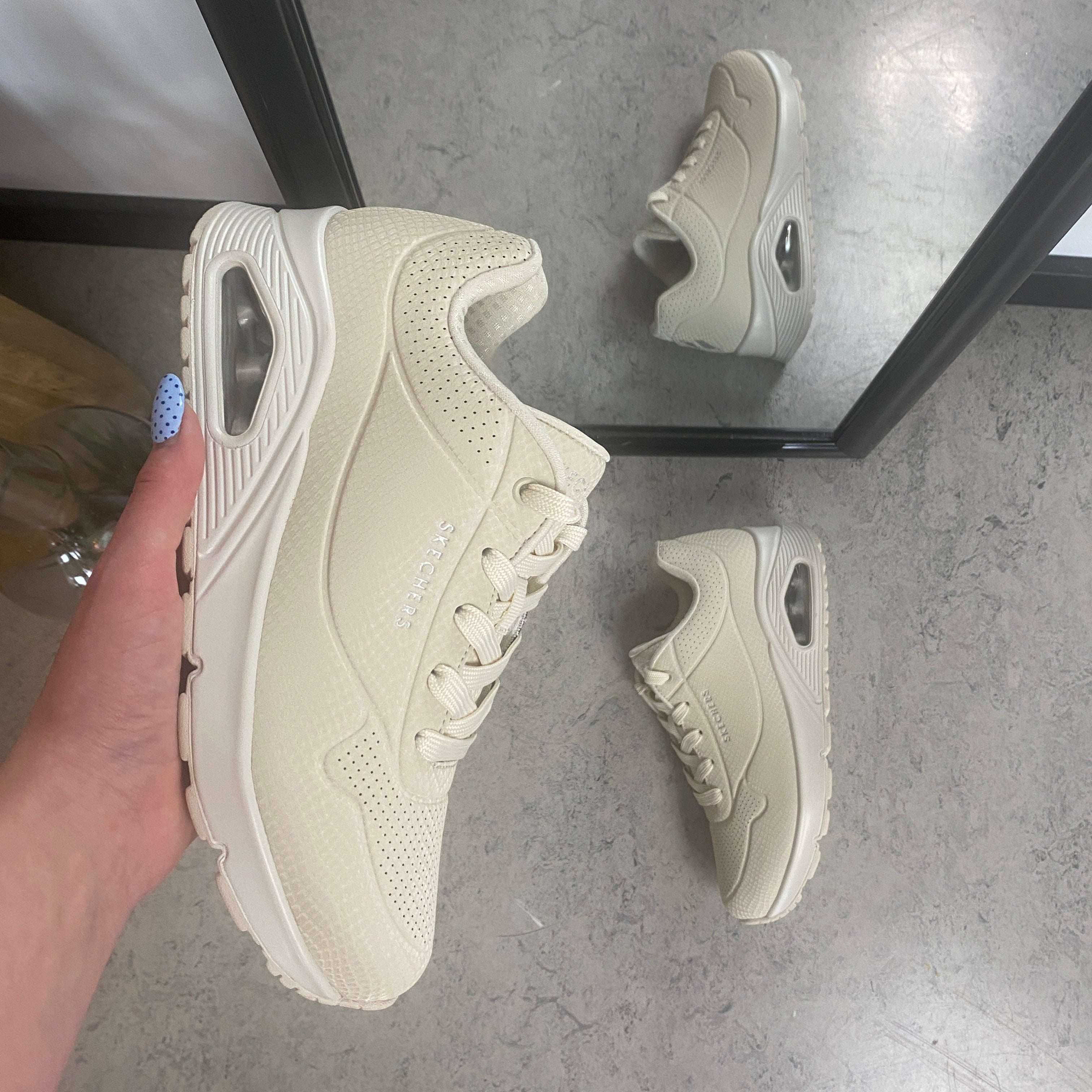 Skechers Street™ UNO – Shiny Scale – Cremehvid