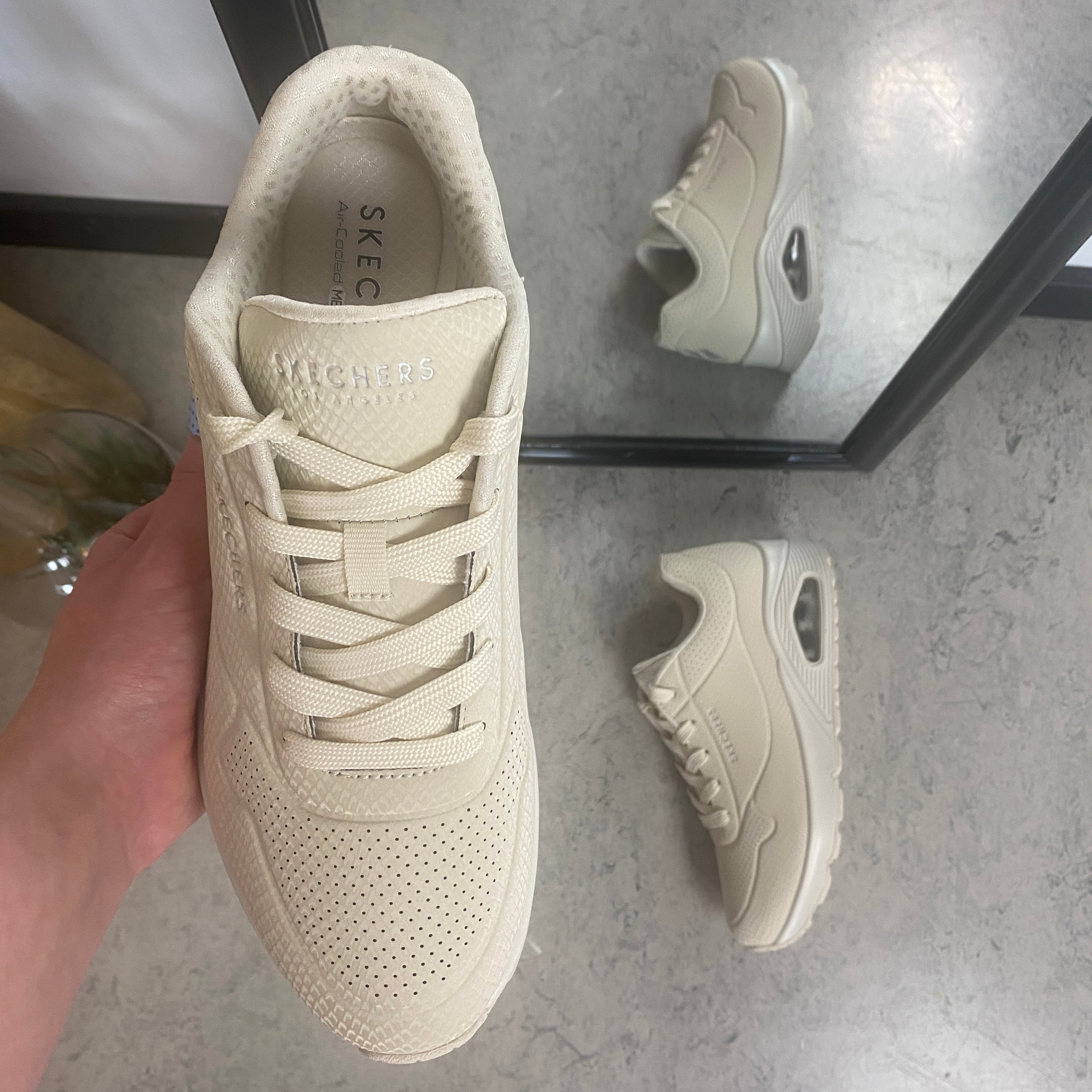 Skechers Street™ UNO – Shiny Scale – Cremehvid