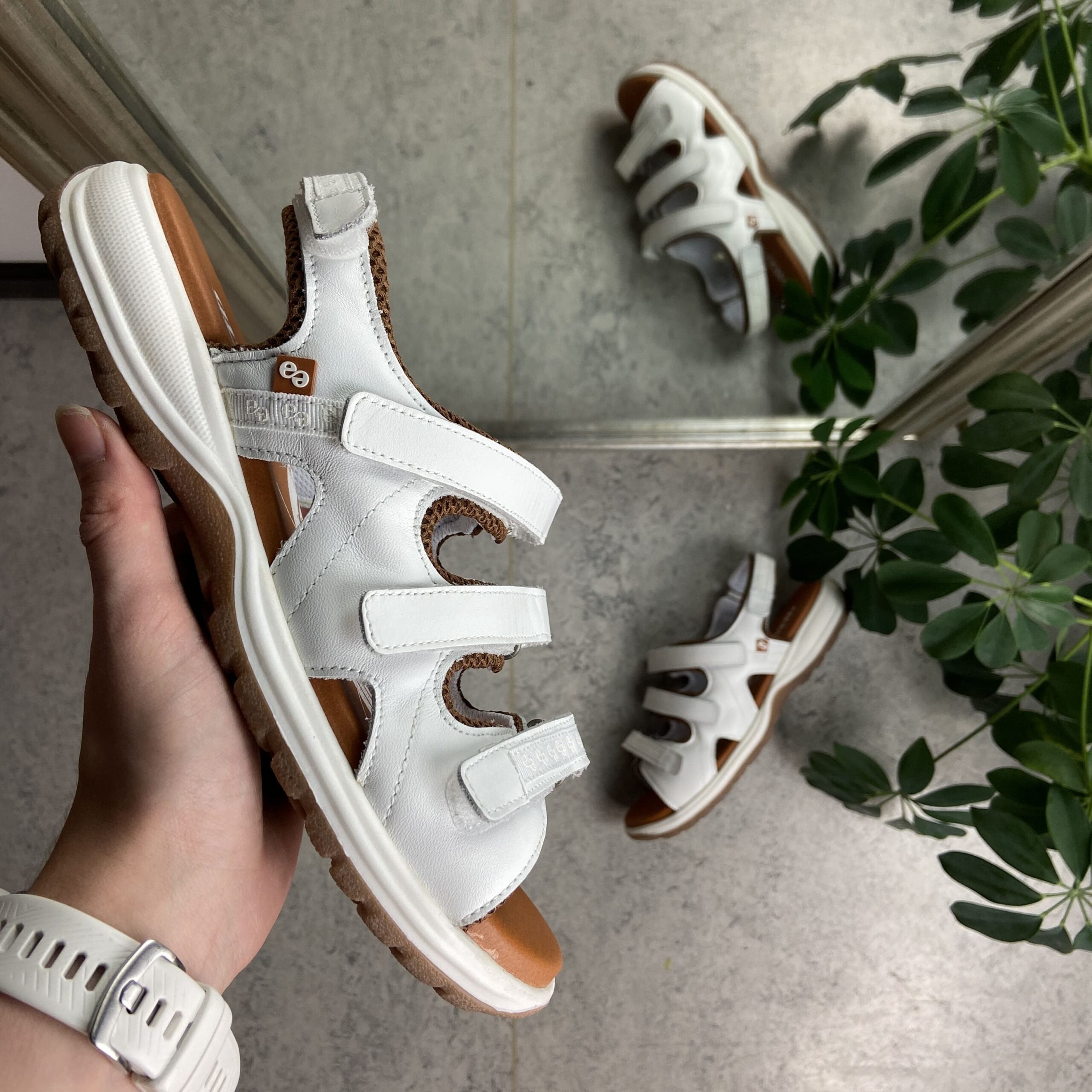 Hvid Camino skind sandal fra Green Comfort.