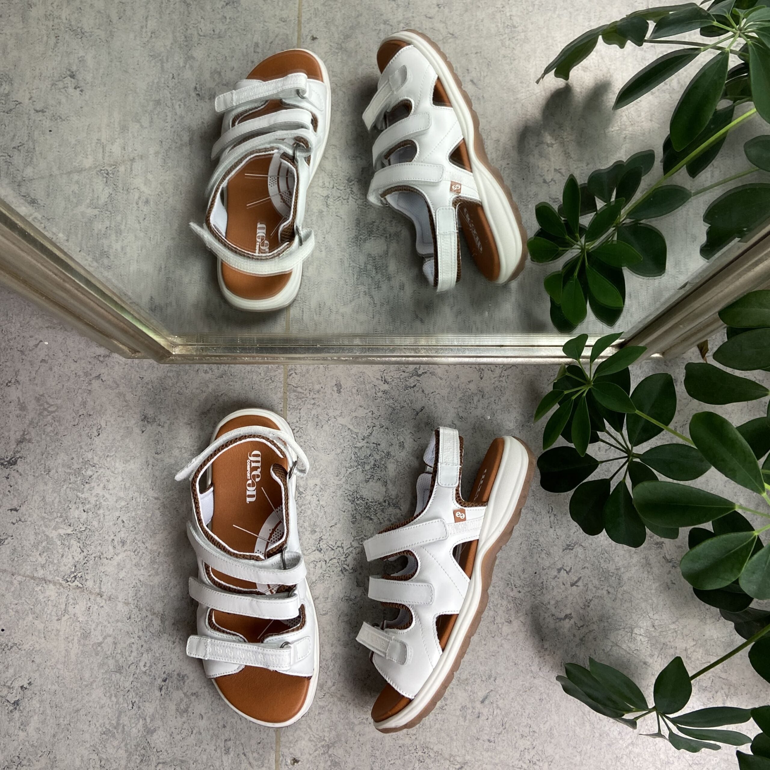 Hvid Camino skind sandal fra Green Comfort.