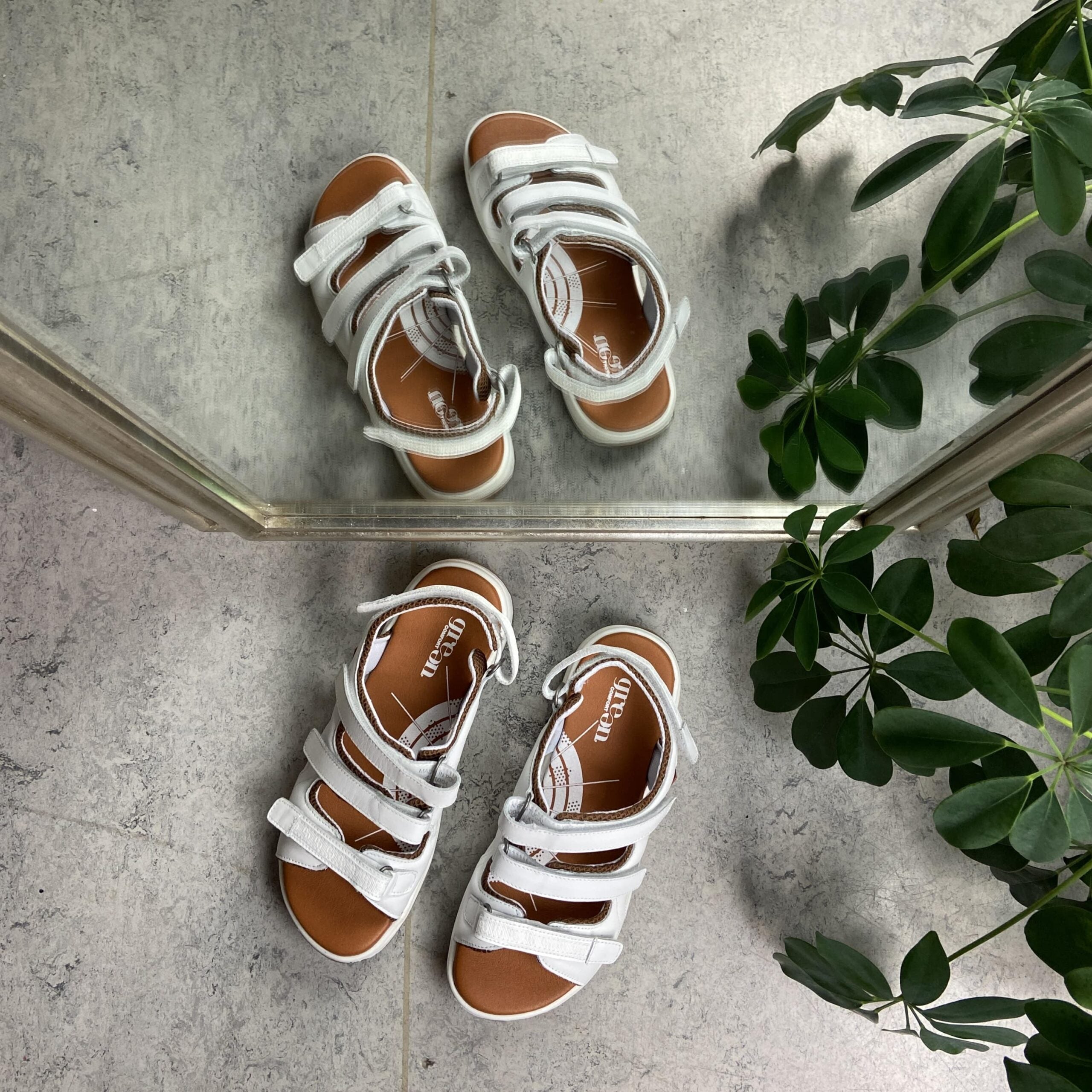 Hvid Camino skind sandal fra Green Comfort.