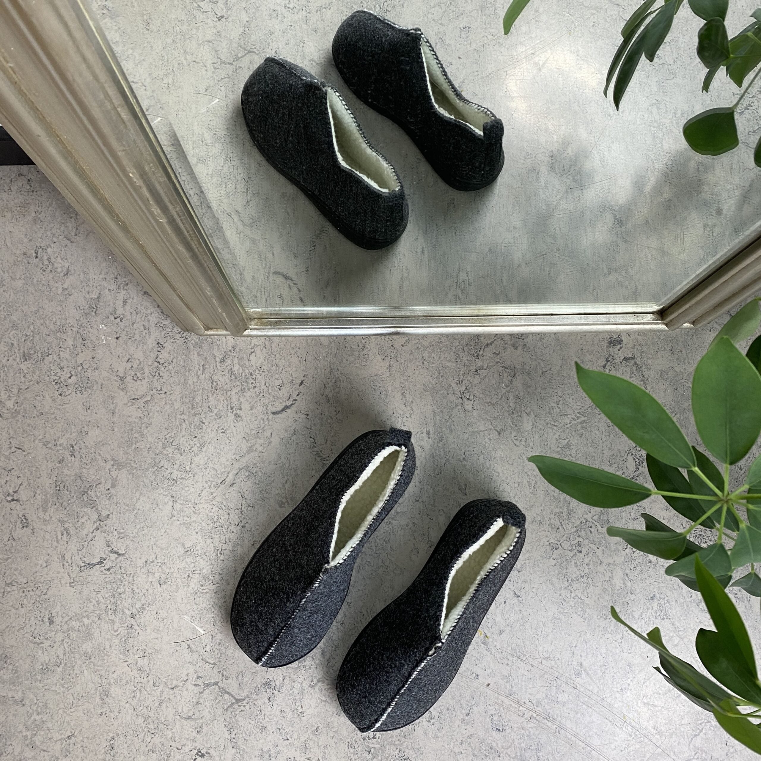 Meget blød og behagelig mørkegrå hjemmesko