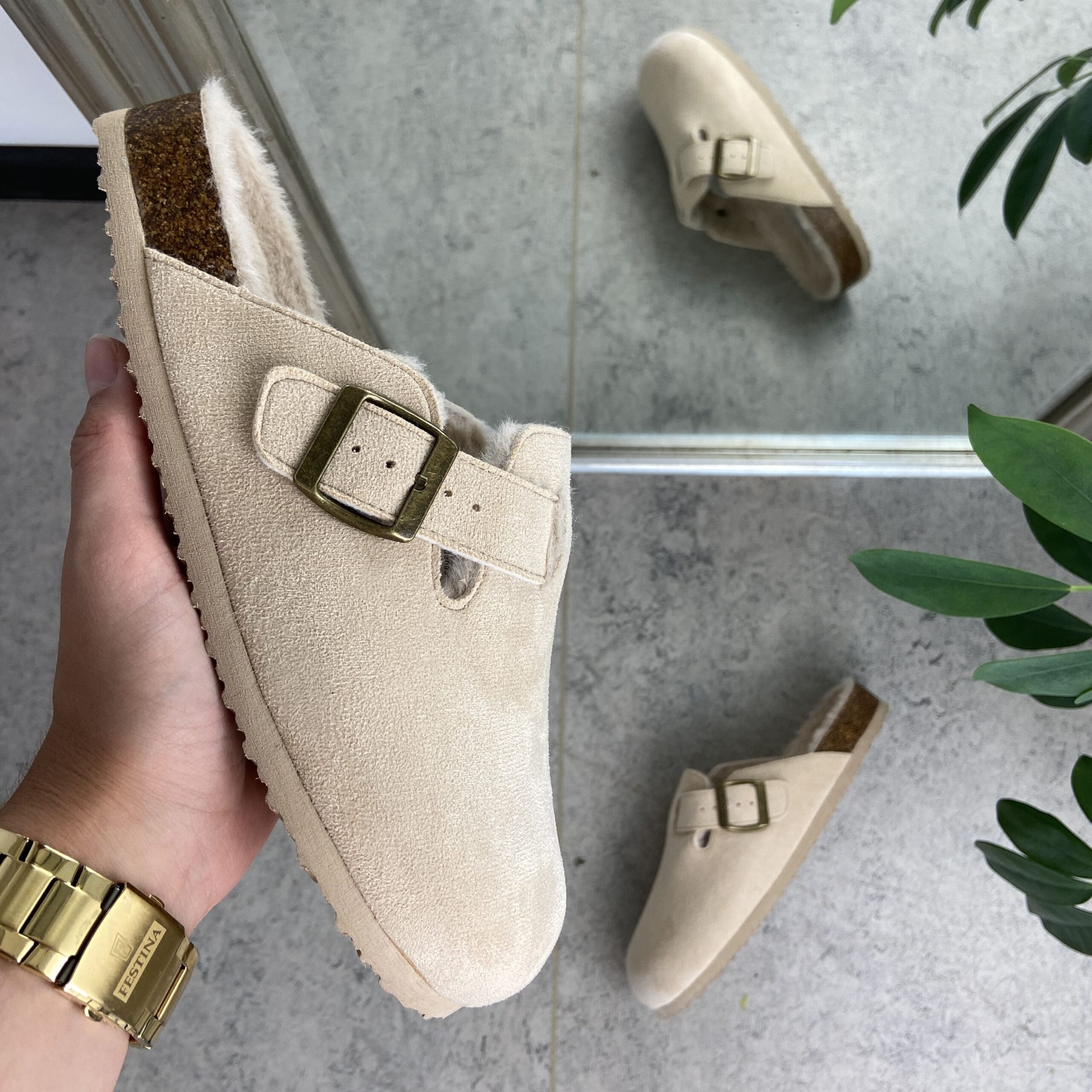 Lys Slip on hjemmesko