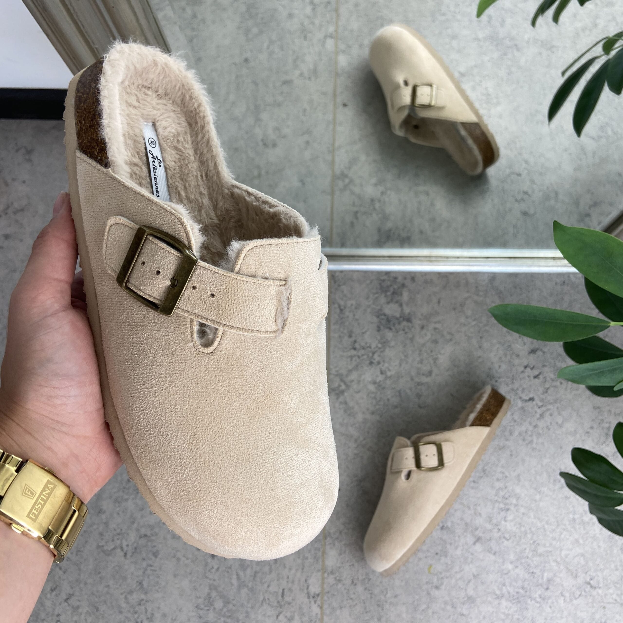 Lys Slip on hjemmesko