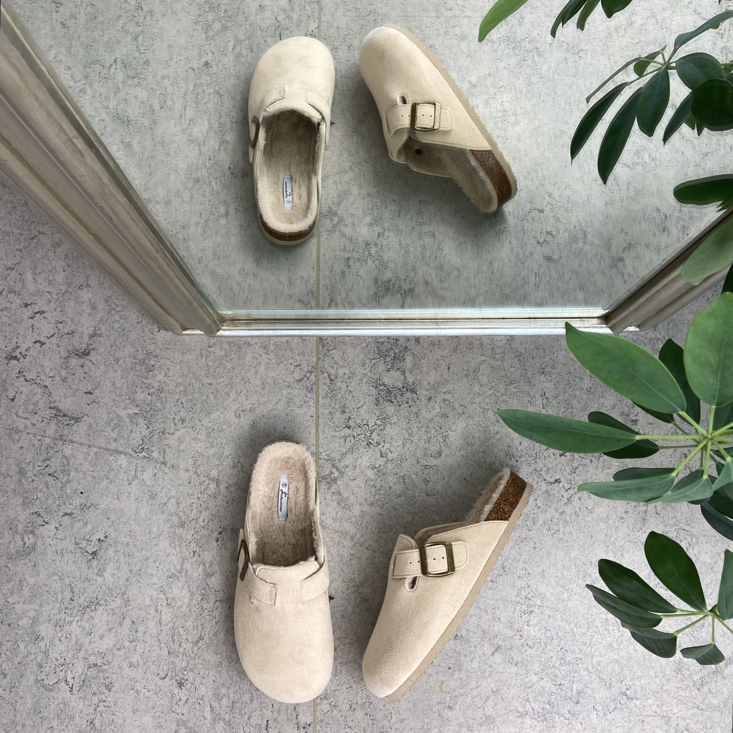 Lys Slip on hjemmesko