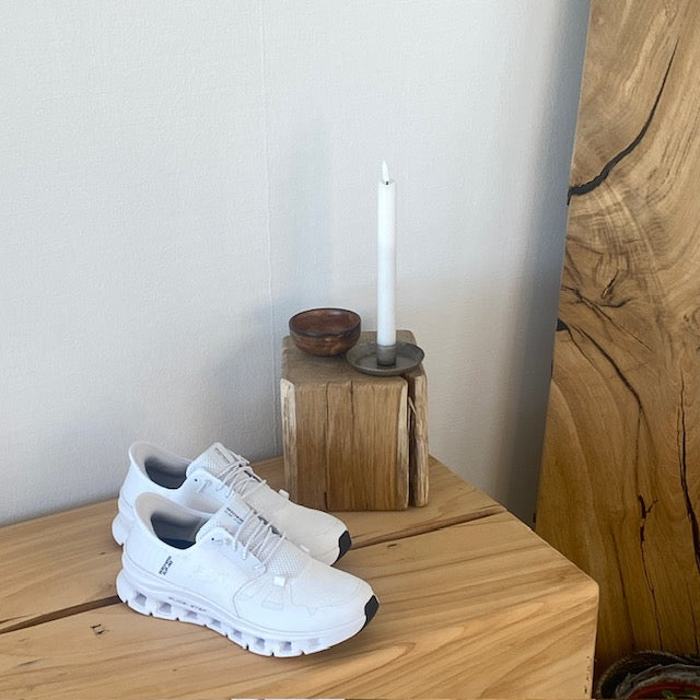 Hvid Skechers Slip-Ins sko med masser af støddæmpning