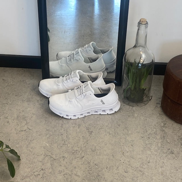 Hvid Skechers Slip-Ins sko med masser af støddæmpning
