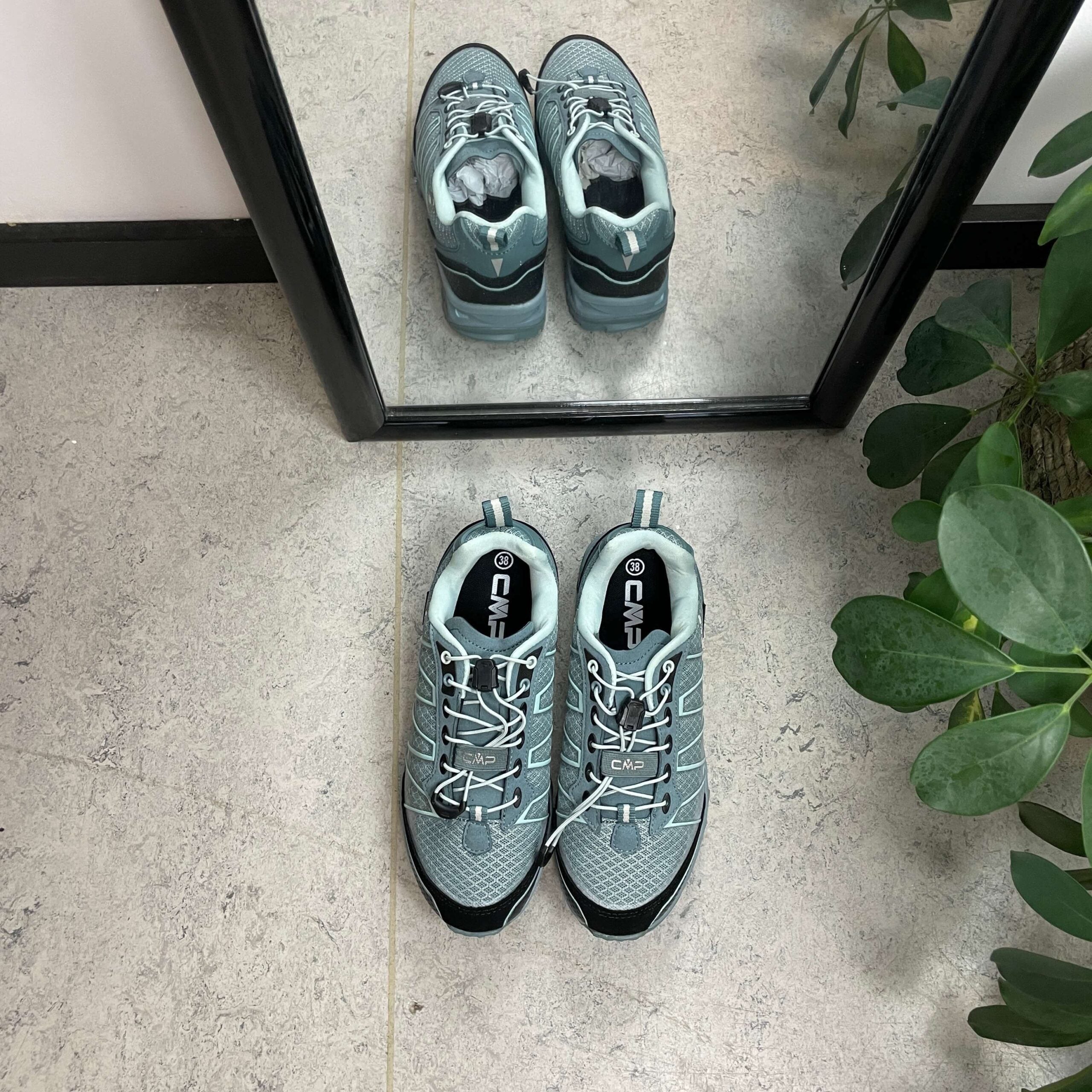 Lyseblå vandtæt vandresko