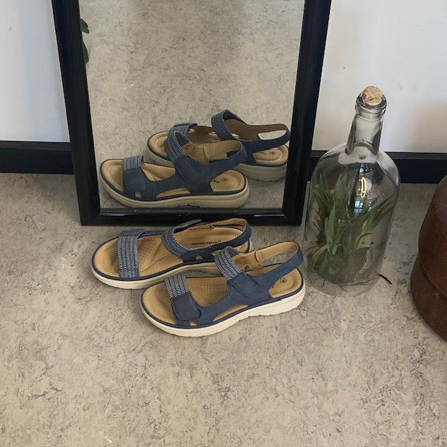 Navy komfortsandal med elastik og velcro – stilfuld støtte hele dagen