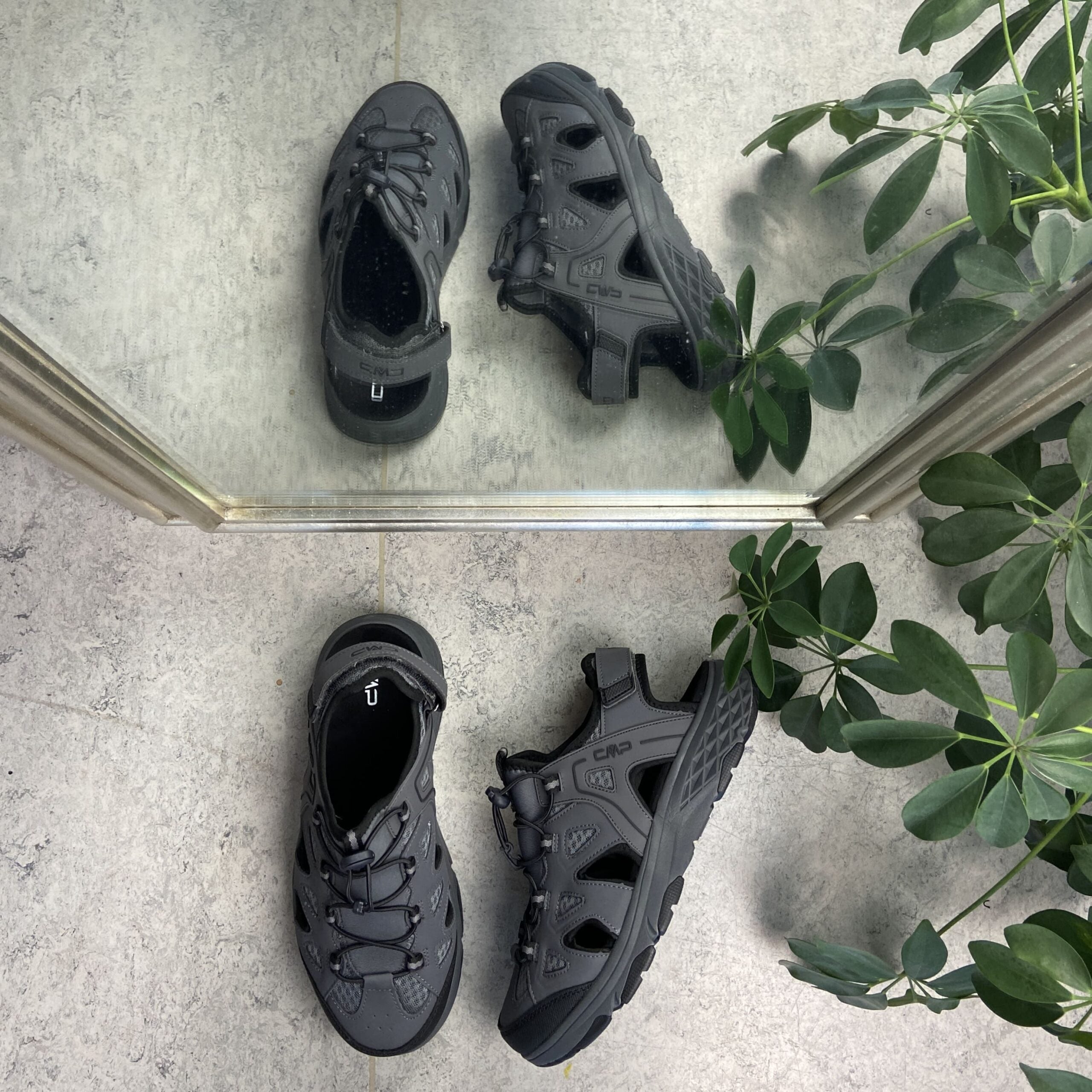 Lukket vandre sandal i grå fra CMP