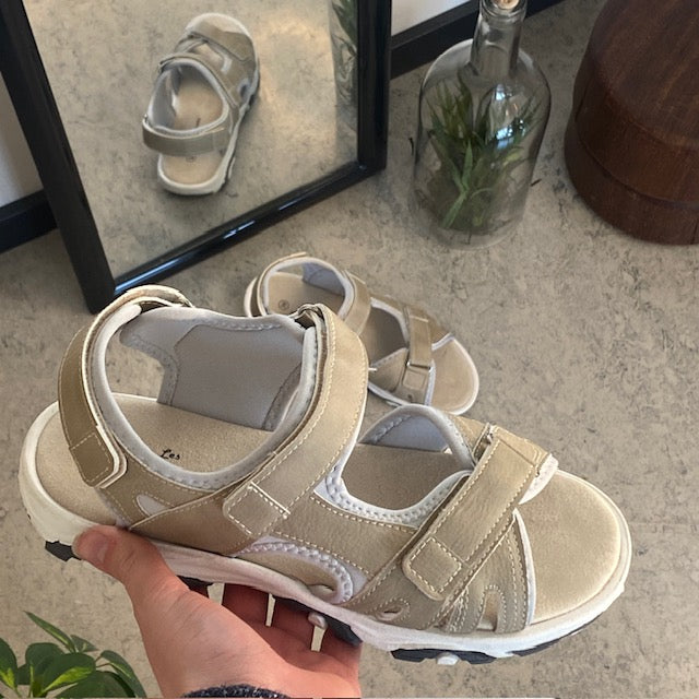 Les Arlésiennes sandal i beige – blød, let og skabt til hverdagskomfort