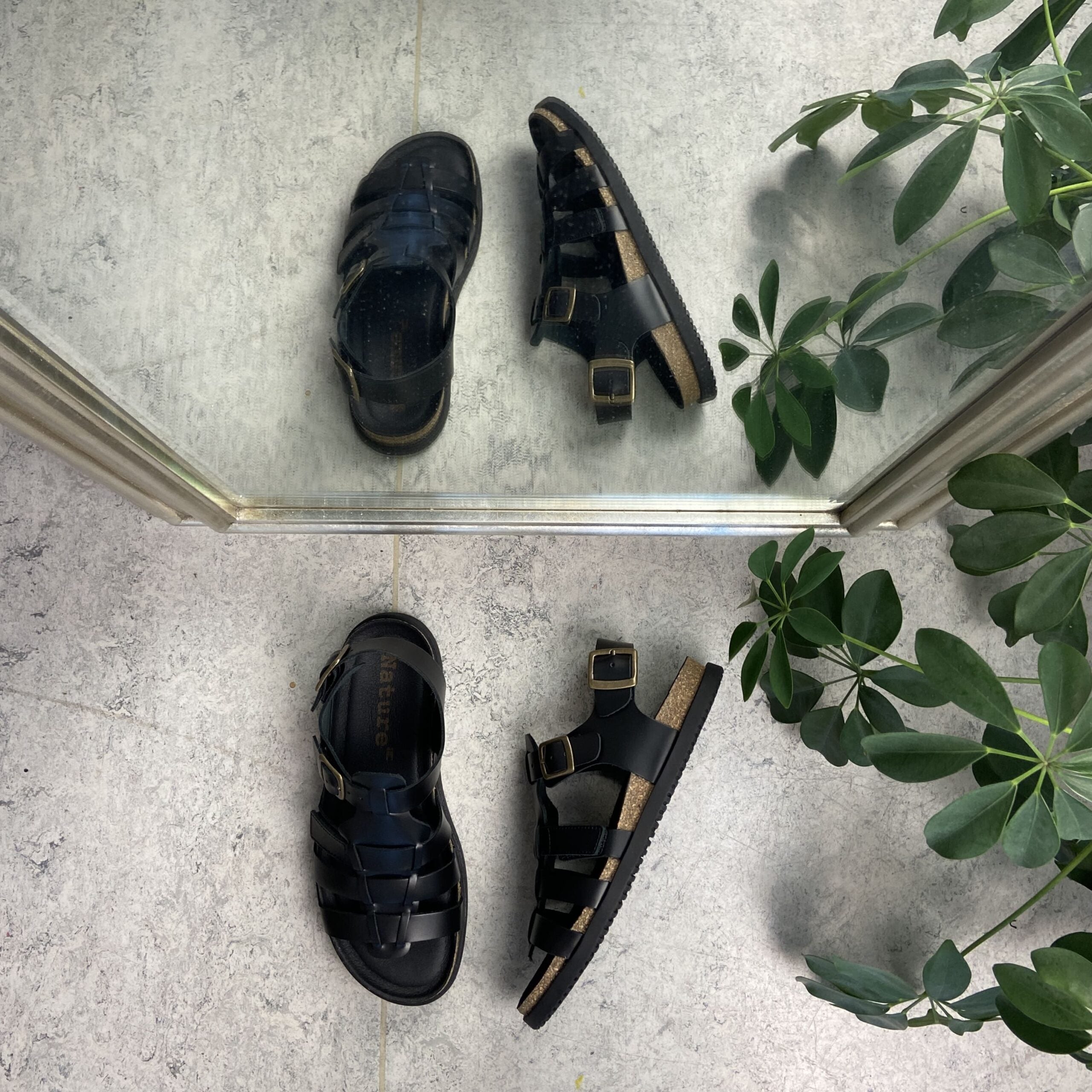 Sort lædersandal fra Nature med god bredde