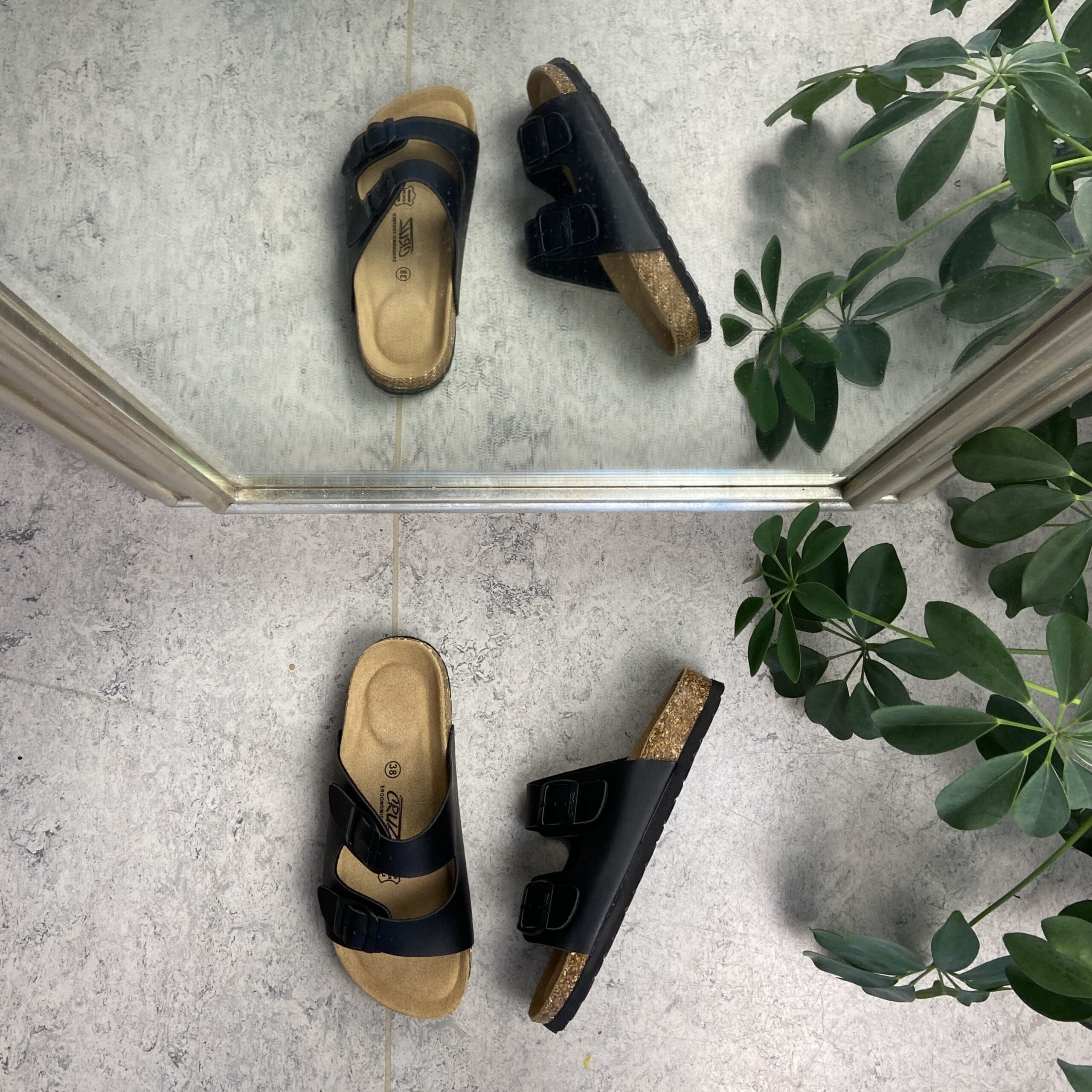 Biosandal i sort med brede remme