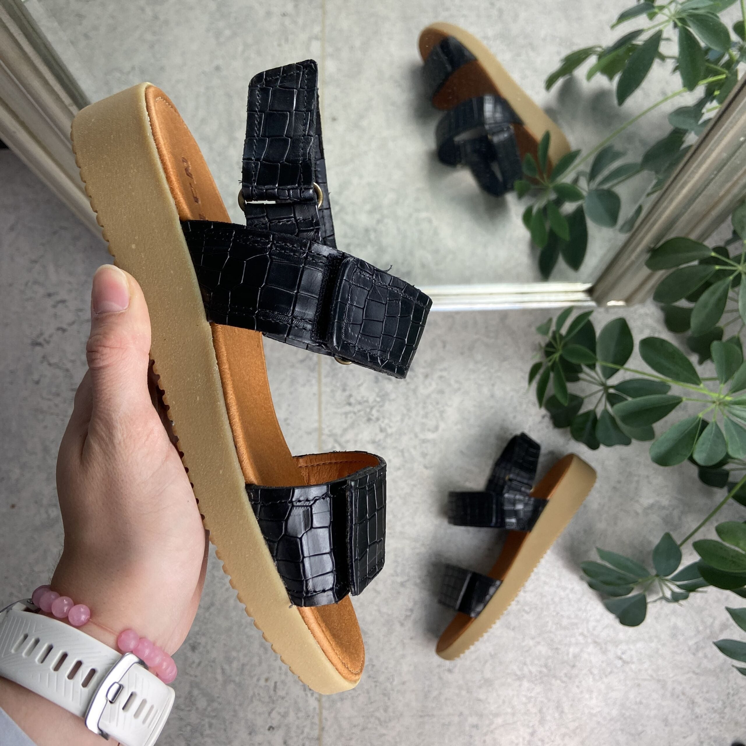 Lædersandal fra Nature med mønster i de tre indstillige remme