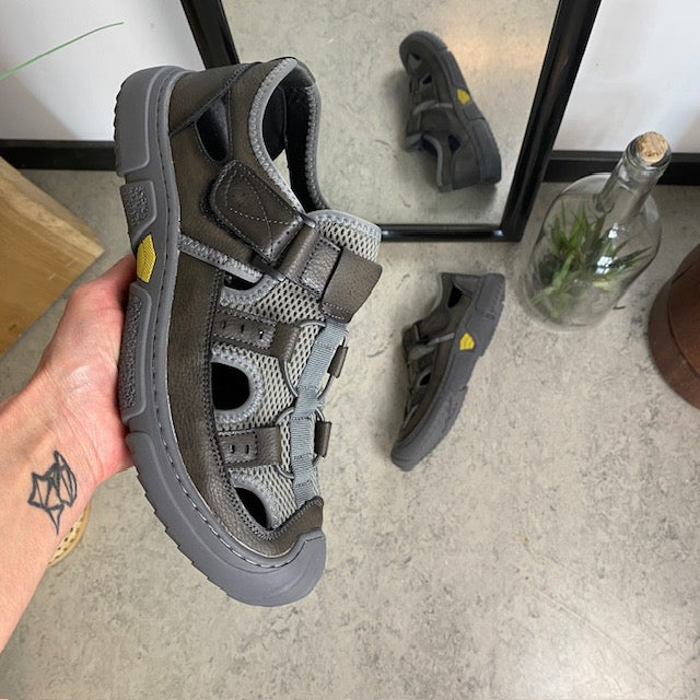 Outdoor sandal til mænd i sort/khaki