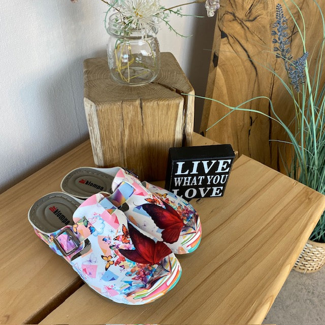 Træsko med sommerfugleprint