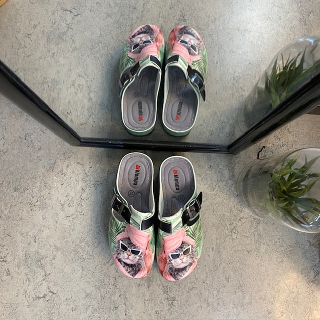 Træsko med print en cool kat