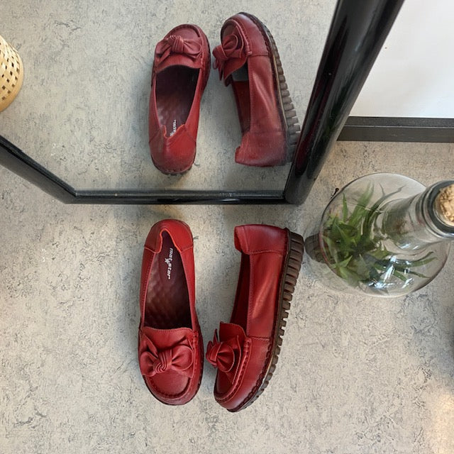 Elegant ballerina i bordeauxfarvet skind