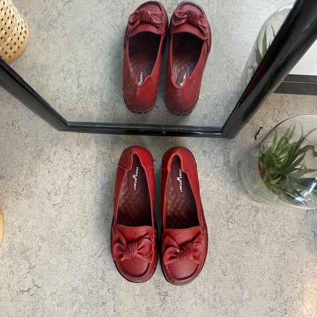 Elegant ballerina i bordeauxfarvet skind