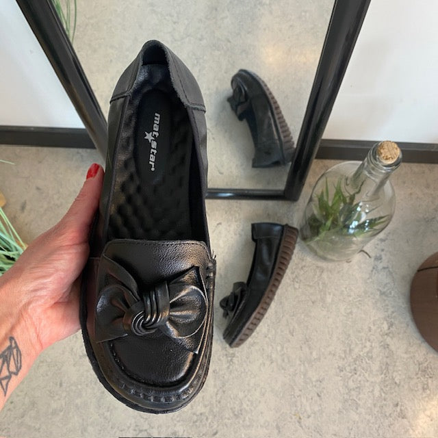 Elegant ballerina i sort skind