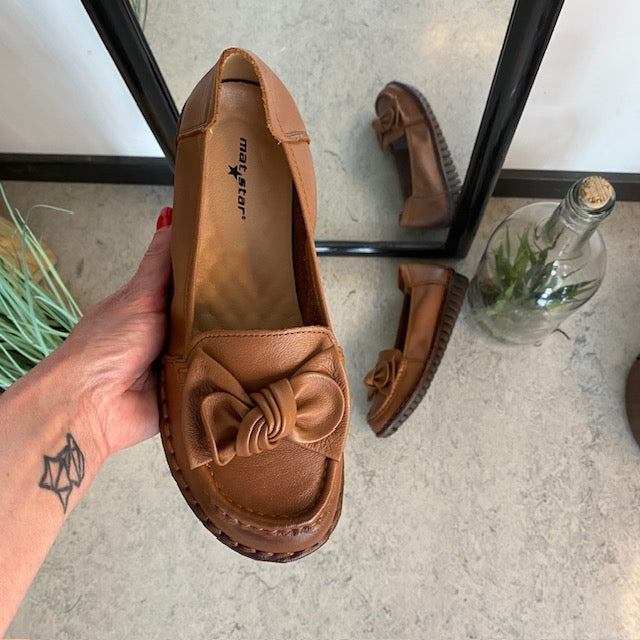 Elegant ballerina i brunt skind