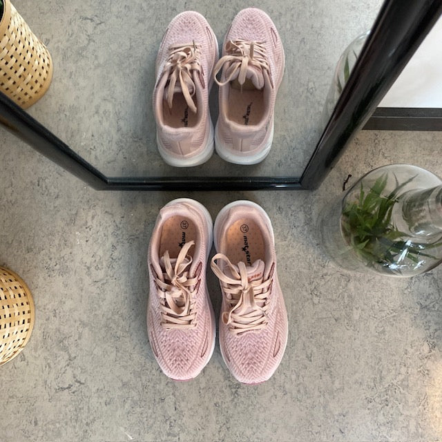 Rosa sneakers med åndbar overdel
