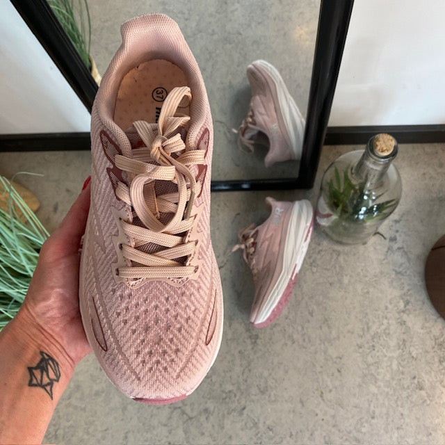 Rosa sneakers med åndbar overdel