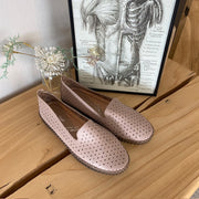 Beige ballerinasko med fint, perforeret mønster