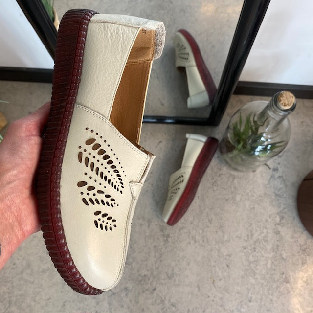 Beige ballerina i skind