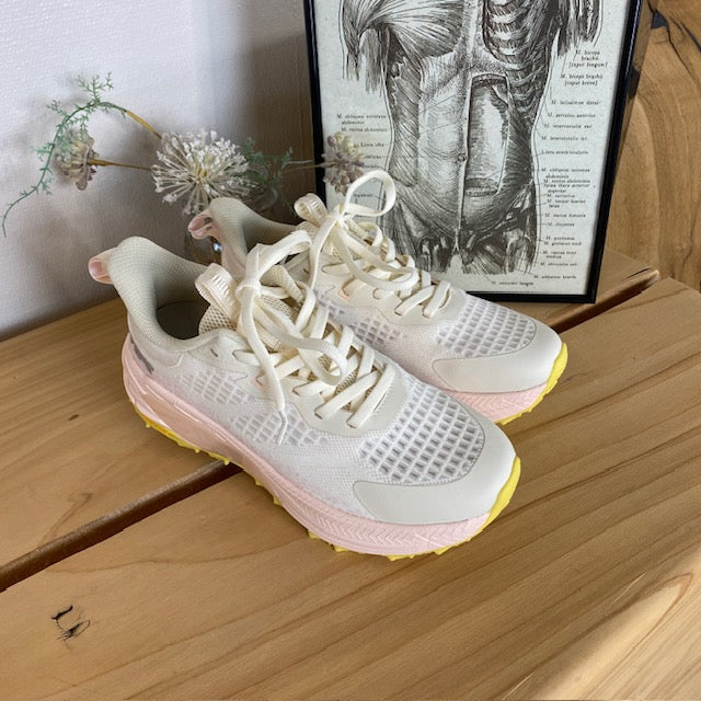 Råhvide letvægtssko med rosa Nonslip ydersål