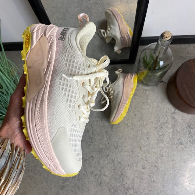 Råhvide letvægtssko med rosa Nonslip ydersål