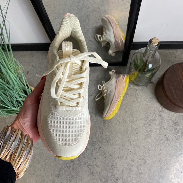 Råhvide letvægtssko med rosa Nonslip ydersål