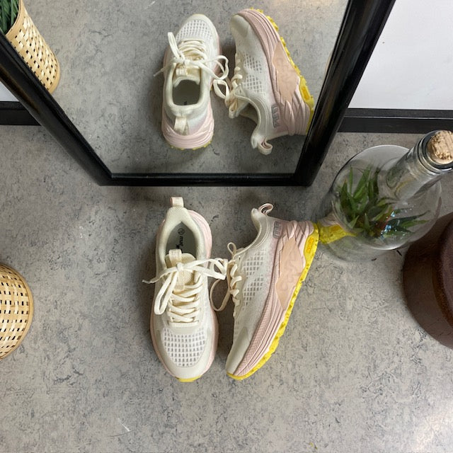 Råhvide letvægtssko med rosa Nonslip ydersål