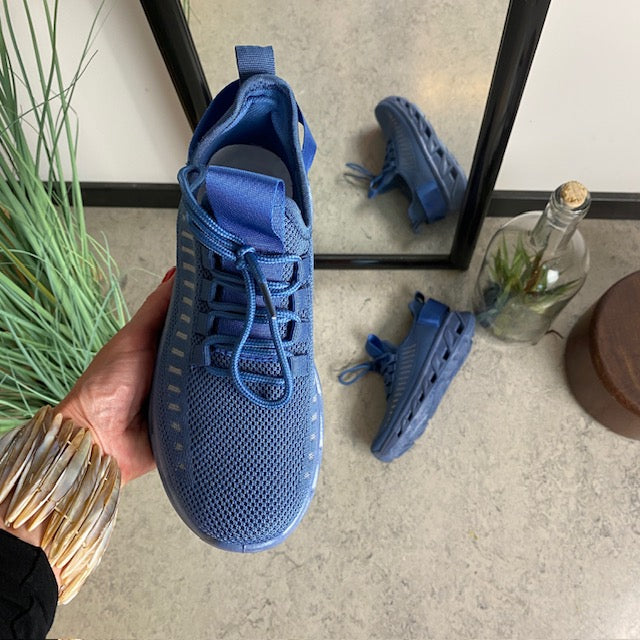 Blå slip-on sko med strikoverdel