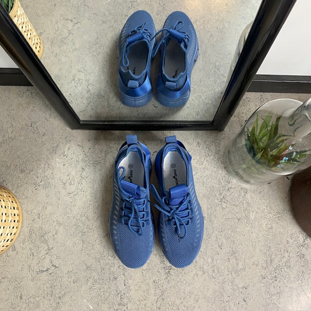 Blå slip-on sko med strikoverdel