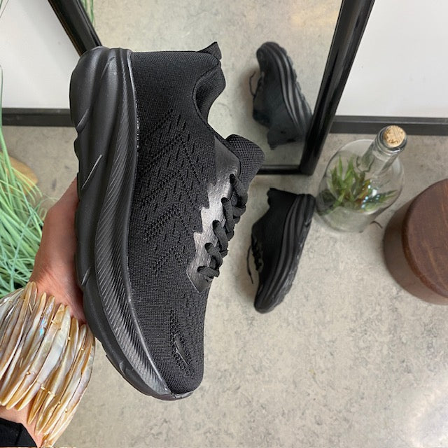 Sort letvægtssko med god stødabsorbering