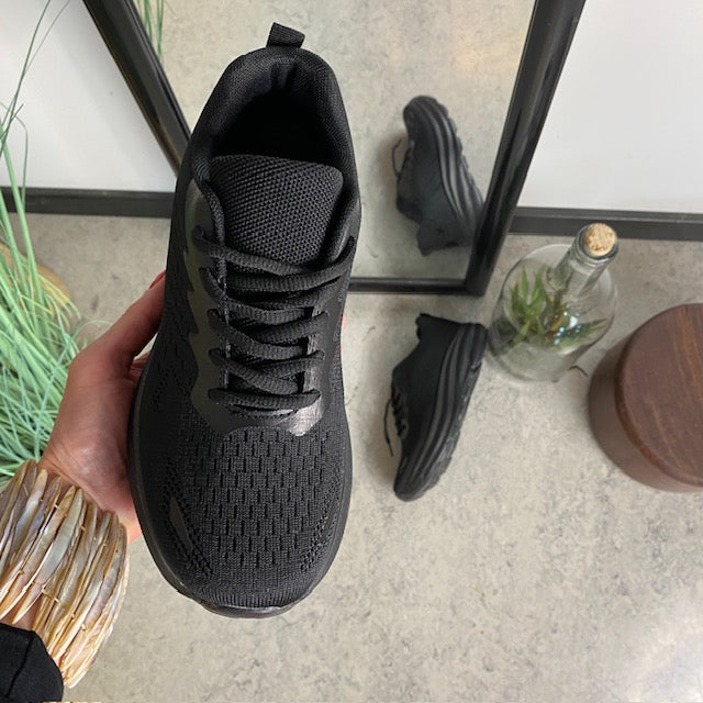 Sort letvægtssko med god stødabsorbering