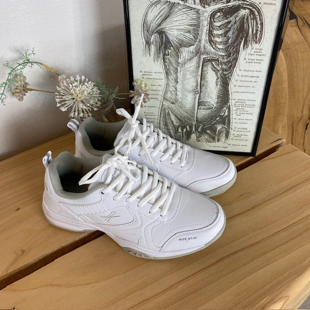 Hvide kondisko med svangstøtte