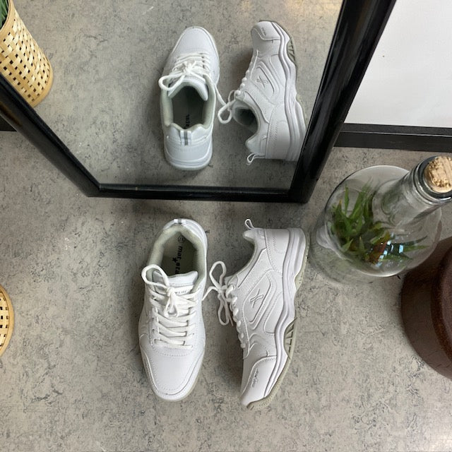 Hvide kondisko med svangstøtte