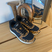 Smarte Woden sneakers i sort mix med leopardmønster.