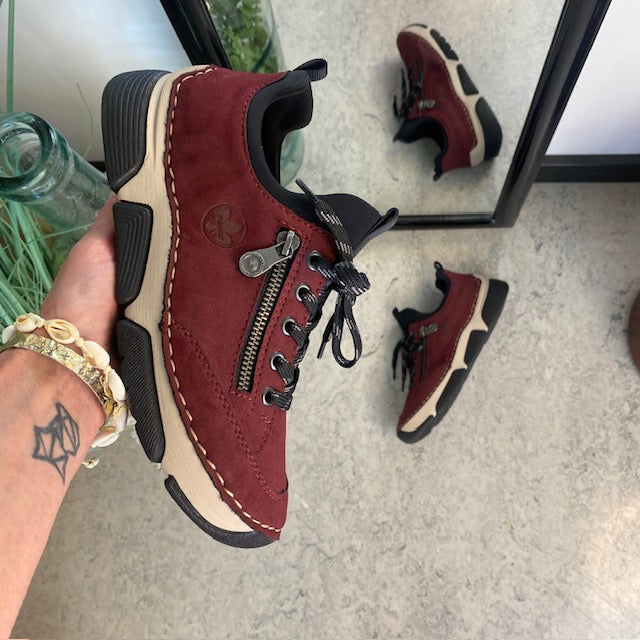 Bordeux sneakers fra Rieker med god stødabsorbering